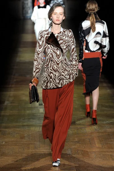 Look 18